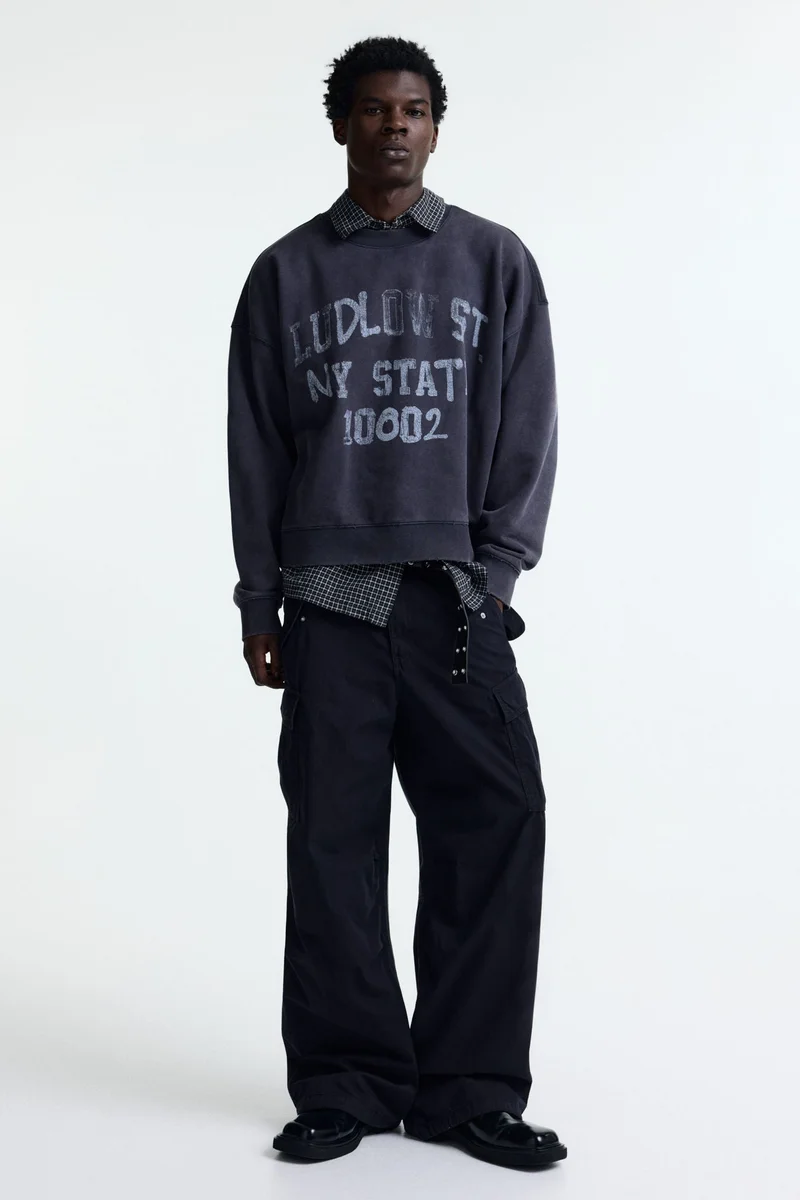 اتش اند ام سويت-شيرت فضفاض بطبعة مميزة